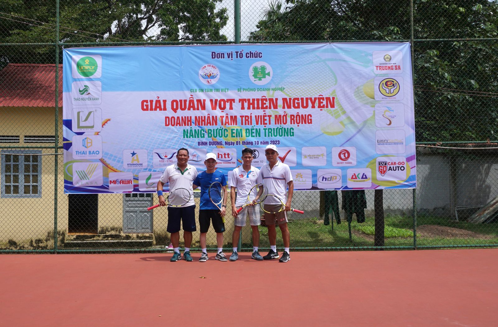 giai-quan-vot-thien-nguyen-tam-tri-viet-mo-rong-nang-buoc-em-den-truong