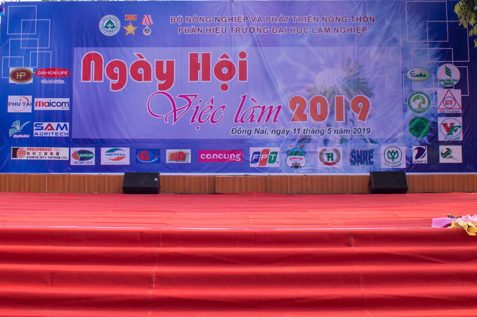soi-dong-ngay-hoi-viec-lam-nam-2019