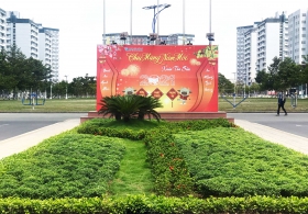 thi-cong-tieu-canh-bon-cay-cong-chinh-ky-tuc-xa-khu-b-dhqg